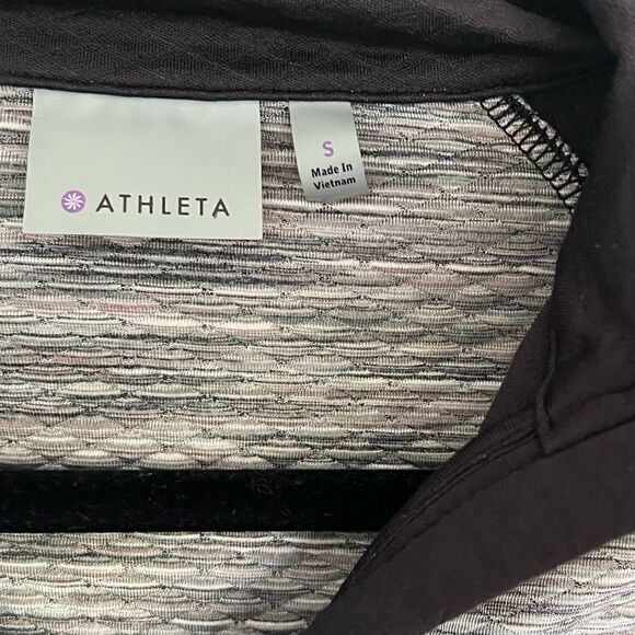 *$2/30* Athleta 1/4 zip quilted pullover in gray/purple heather with black trim - Picture 4 of 8